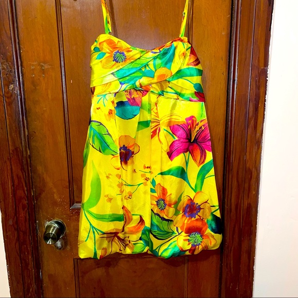 Tropical print satin blouse 🌷🌟💥🌼 - Picture 1 of 5